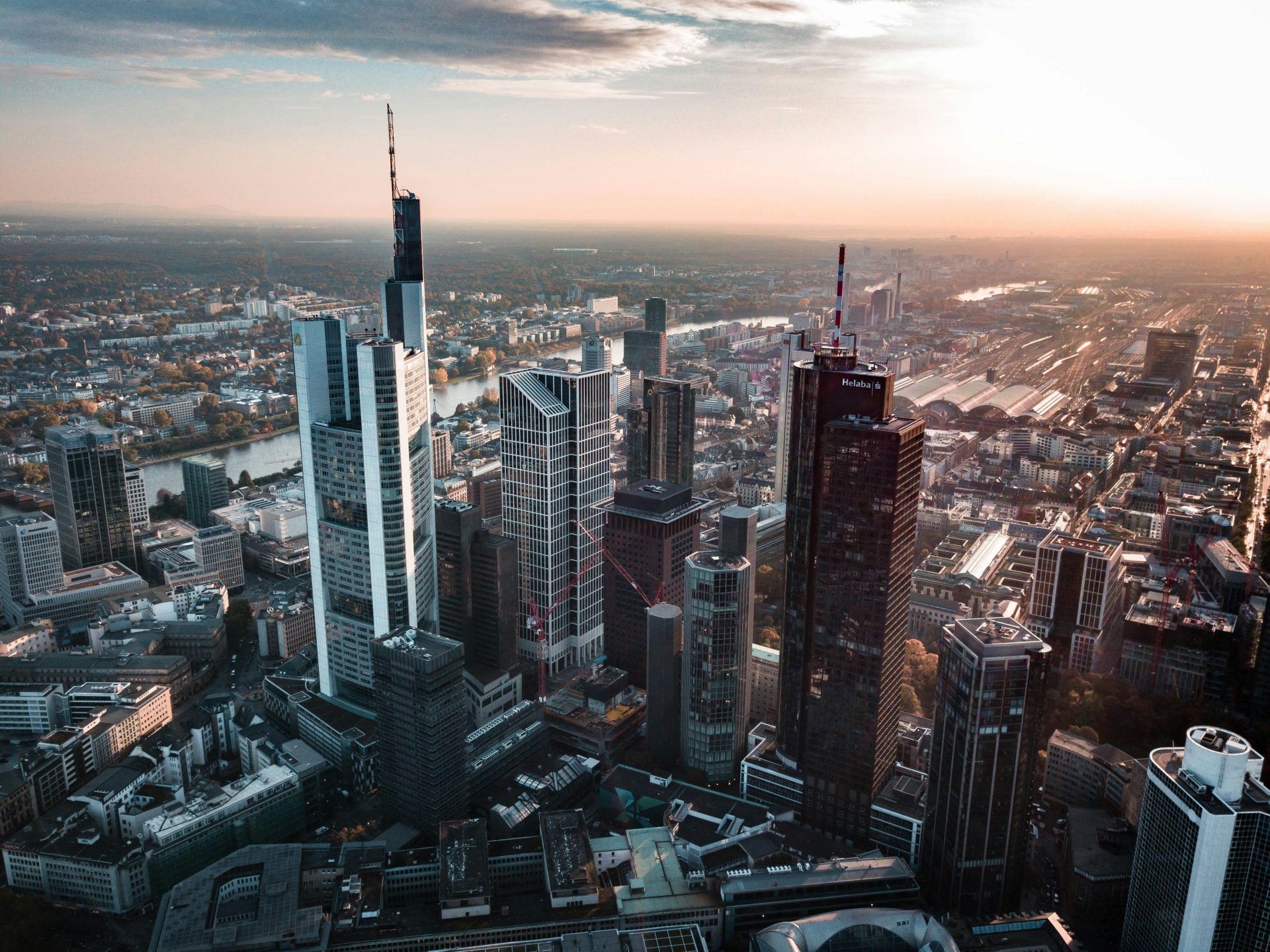 Luftaufnahme einer Stadt bei Tag